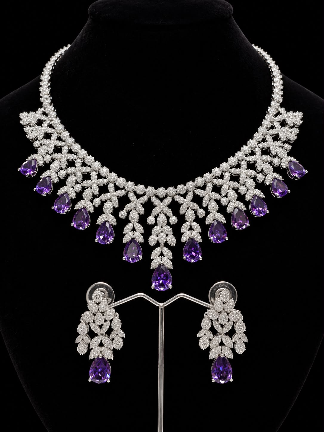 Elara Necklace
