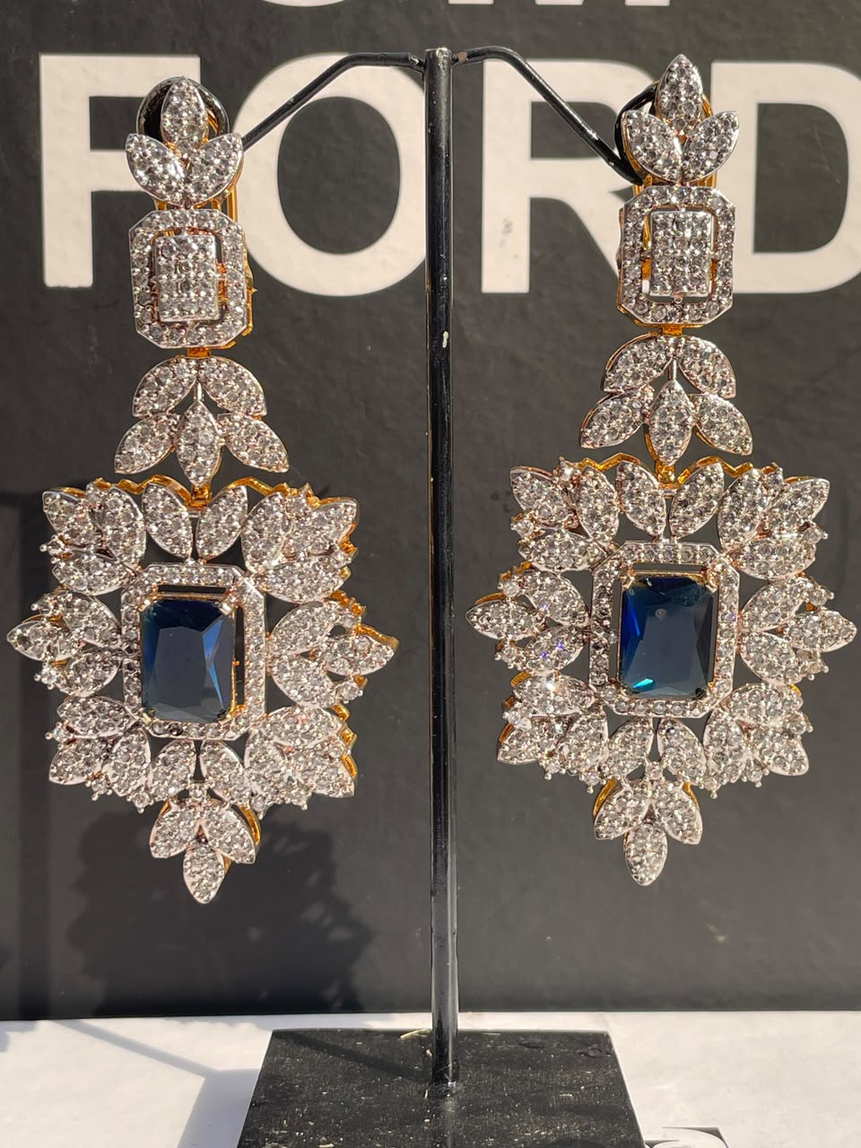 Noore Long Earing